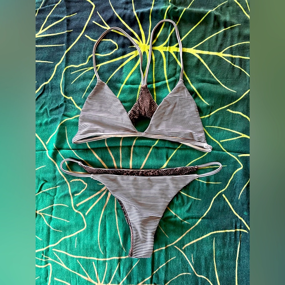 ACACIA SWIMWEAR Shaka top M and Fins bottom L